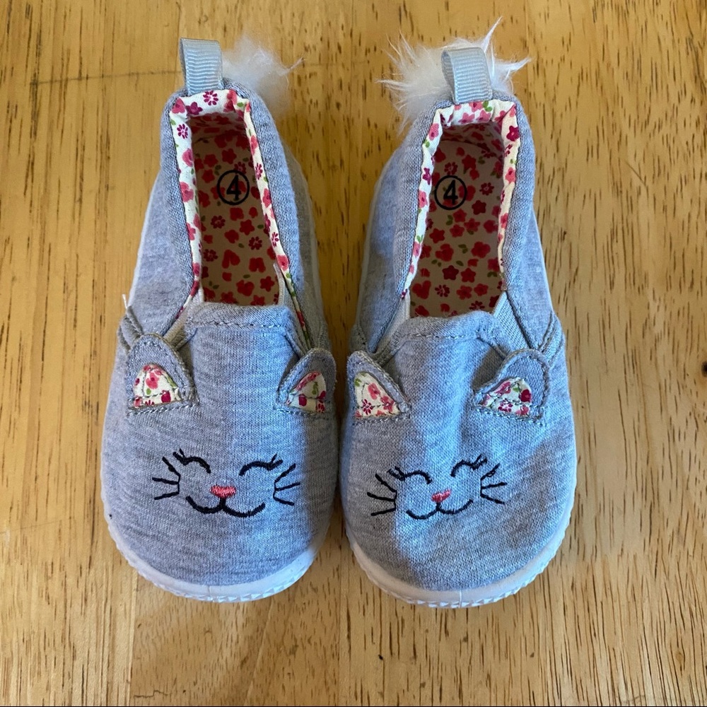 Adorable Gray Bunny Slip On Shoes Size 4